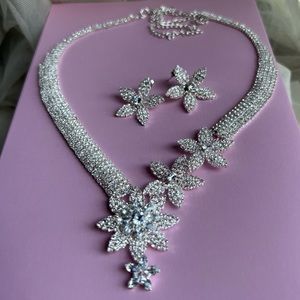 Swarovski Elements 925 Sterling Silver Flower Necklace & Matching Earrings NEW